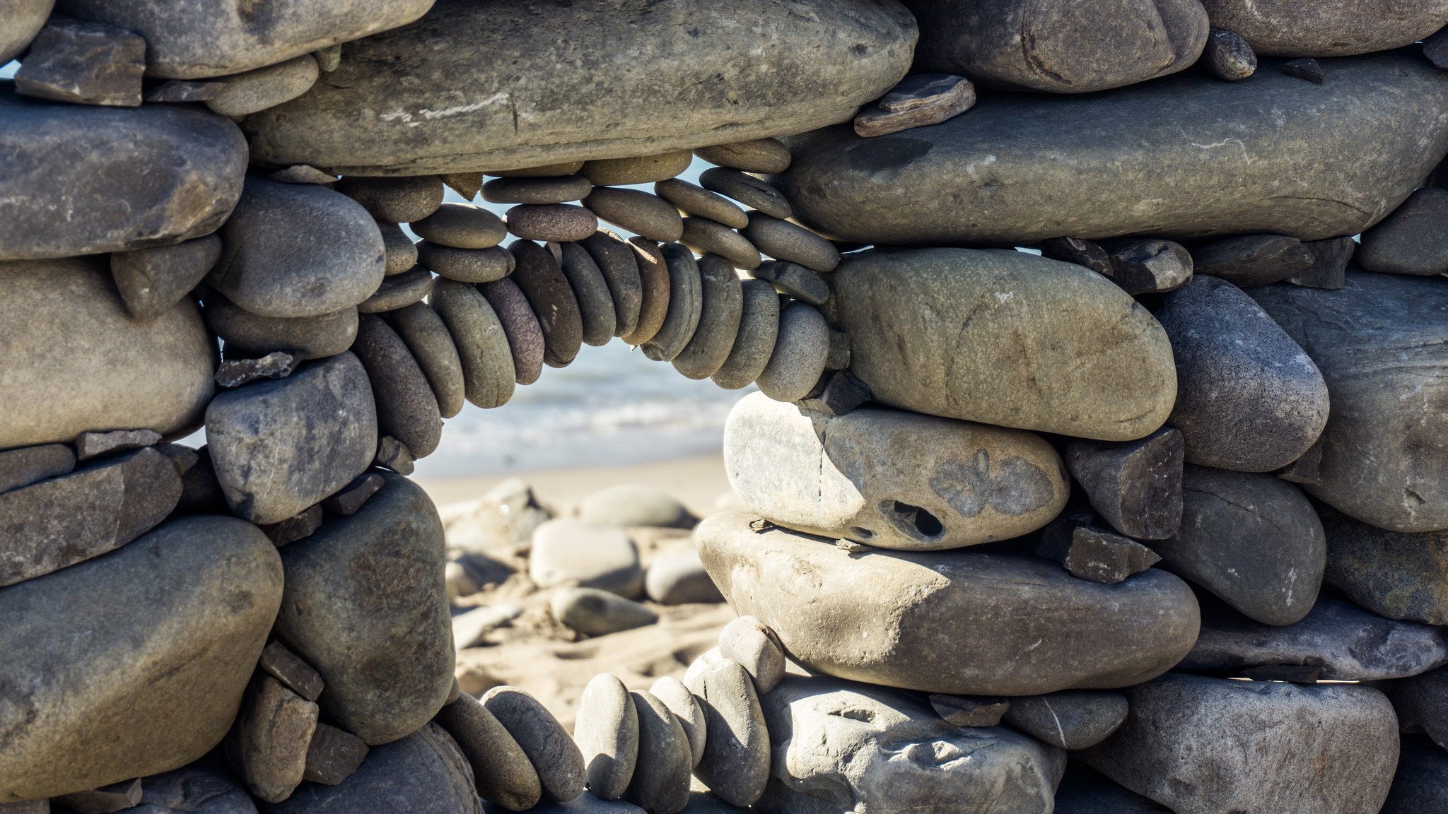 My name is Juan Manuel and I'm the man behind the stone art on Ventura beaches My name is Juan Manuel and I'm the man behind the stone art on Ventura beaches