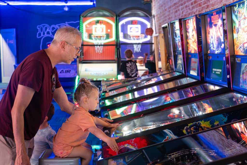 12 Must Do Kid-Friendly Activities in Ventura Moby's on Main, arcade