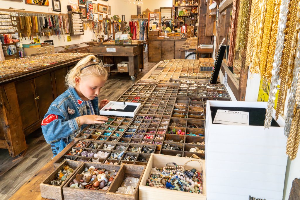 Downtown Ventura Young girl shopping in Downtown Ventura at Brooklyn Charm, a popular boutique store