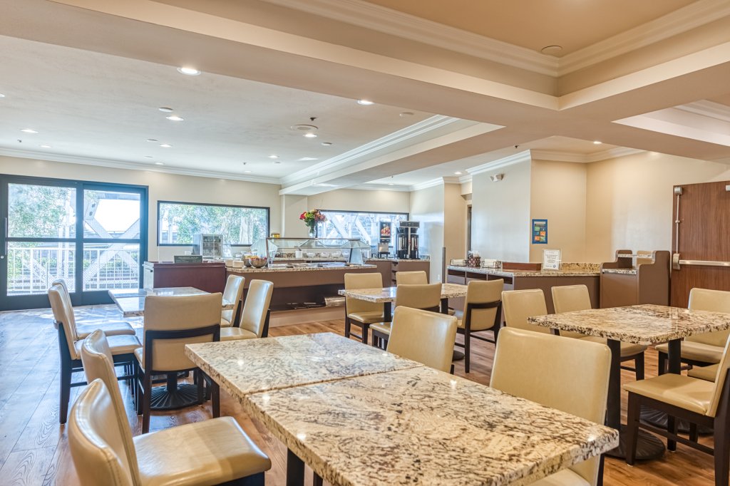 Amanzi Hotel Ascend Hotel Collection, An Ascend Hotel Collection Free Brekafast Amanzi Hotel Ventura Breakfast Room